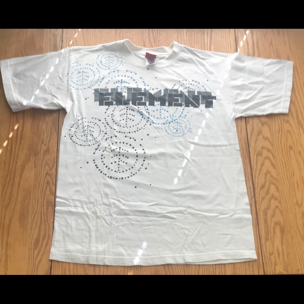 Element tee
